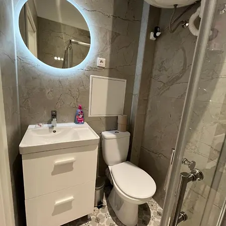 # Le 13 # Petit F2 Rénové Centre Appartement *